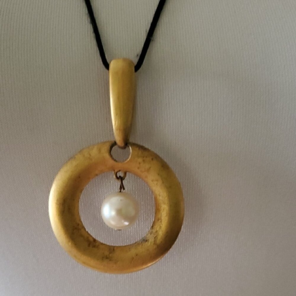 The Limited 90's Rope Necklace with Gold Pendant and Pearl - Picture 2 of 3